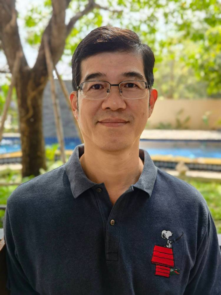 นพ พิพัฒน์ ชินะจิตพันธุ์